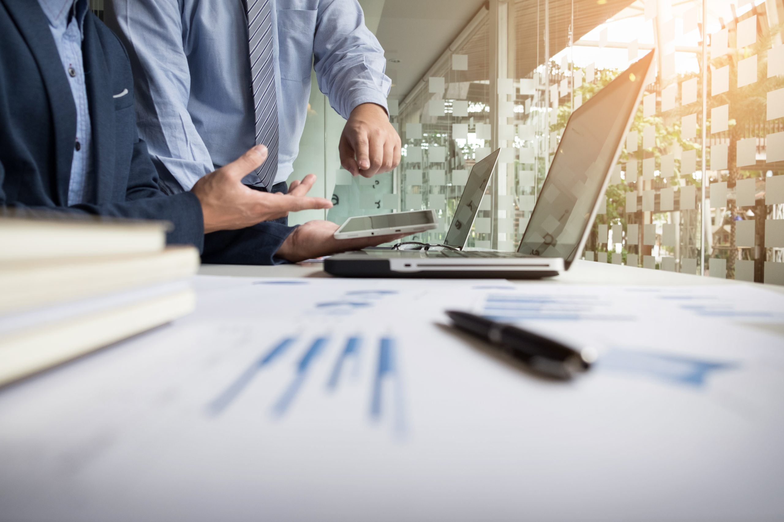 Cuando se trata de alcanzar tus objetivos empresariales contar con el apoyo y la experiencia de consultores especializados puede marcar una gran diferencia.